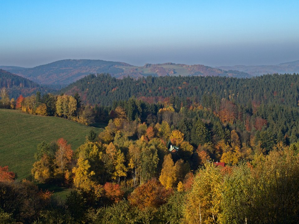 AA225098.jpg - Ranní pohled z obce Pulčín na Vizovické vrchy - 26. 10. 2012